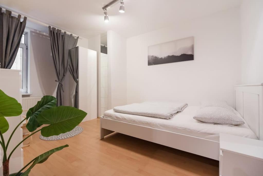 Spacious Central Apartment Вена Экстерьер фото
