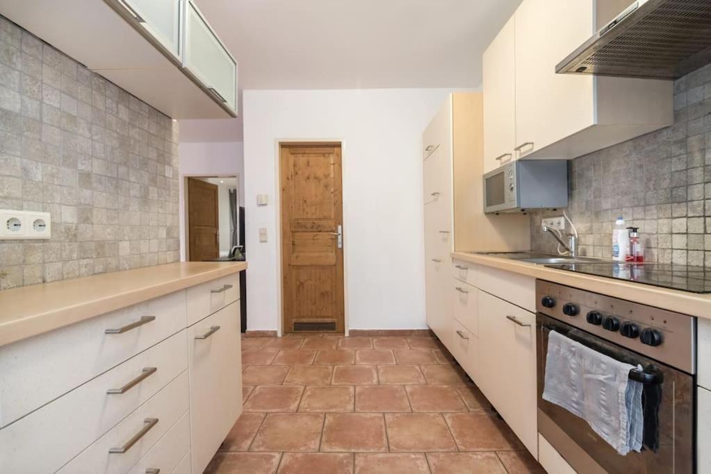 Spacious Central Apartment Вена Экстерьер фото