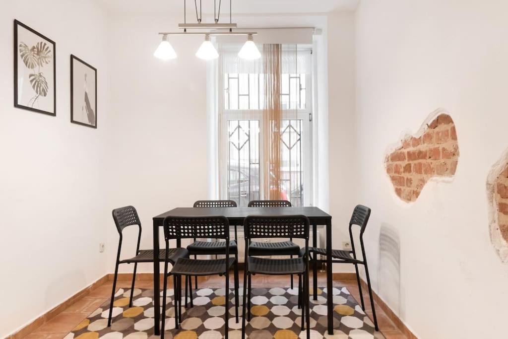 Spacious Central Apartment Вена Экстерьер фото